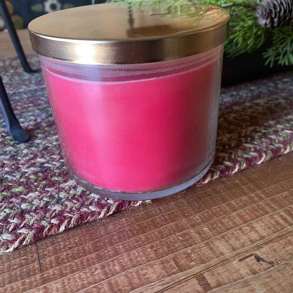 Bath & Bodyworks 3 wick candle - Picture 2 of 5